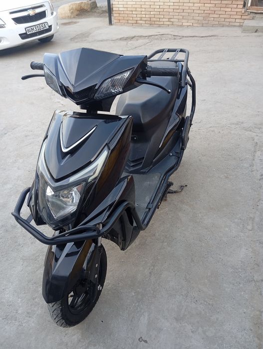 Skuter sotiladi  yangi