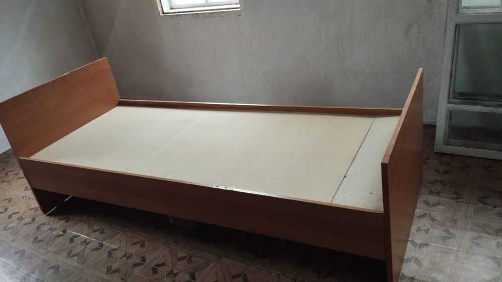 Кровать в хорошем состоянии