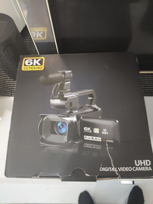 Cameră Video 6K Ultra HD WiFi + Microfon + Telecomandă – Full Box