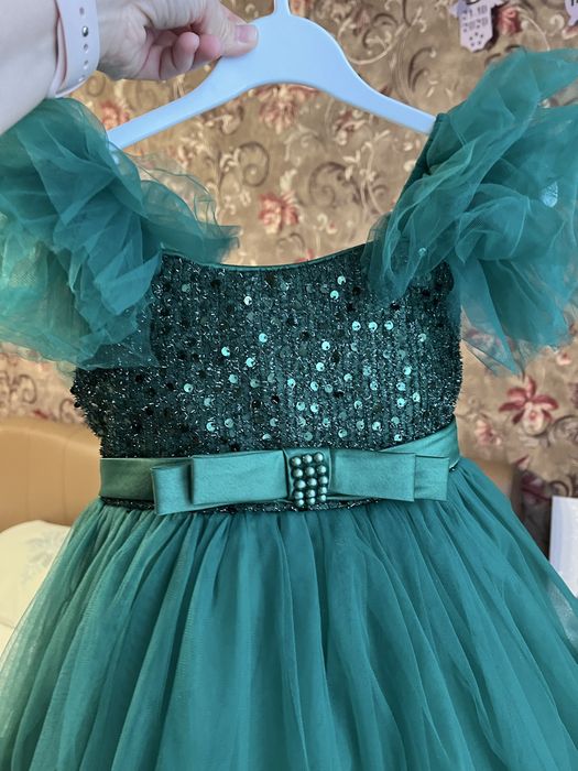 Продам детское нарядное платье