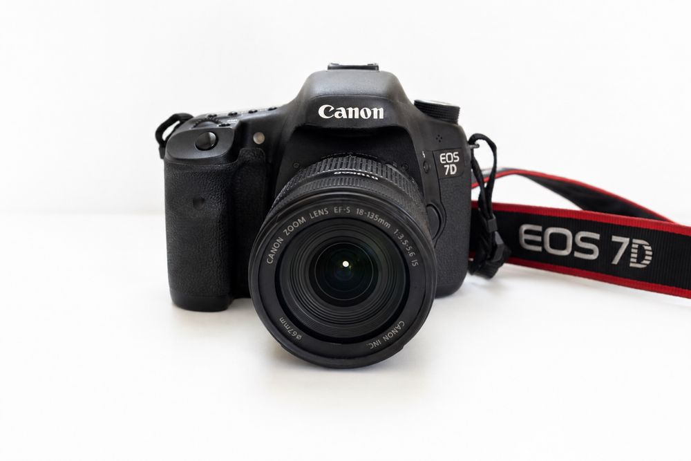 Vand sau schimb canon eos 7d