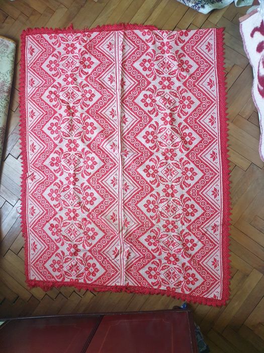 Față de masă țesută