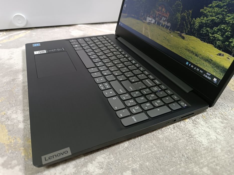НОУТБУК Lenovo современный.