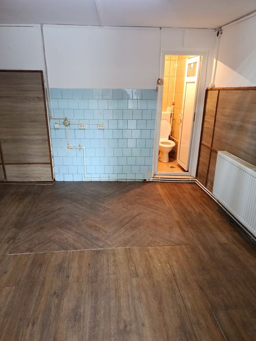 Vând spatiu comercial, teren proprietate, persoana fizica