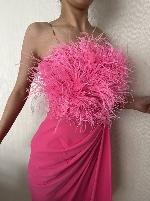 Ярко розовое платье Barbie style
