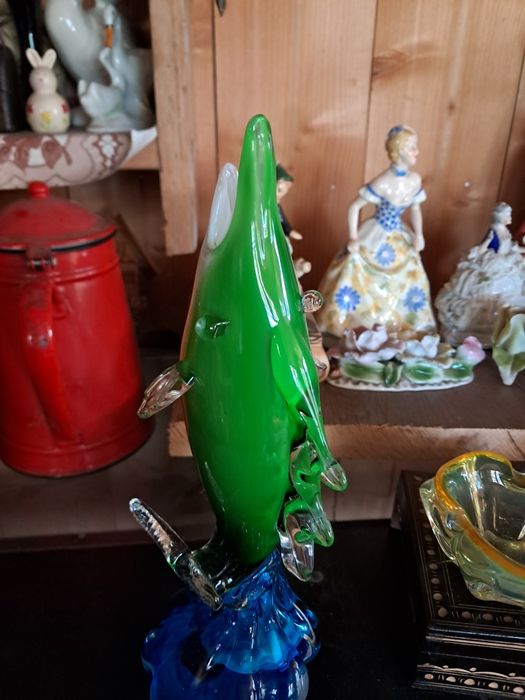 Veze ßi alte obiecte din sticlâ