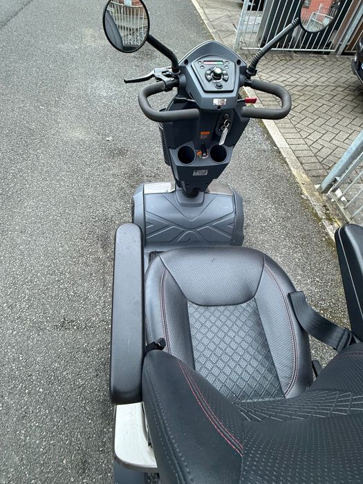 Електрически скутер за трудно подвижни хора TGA