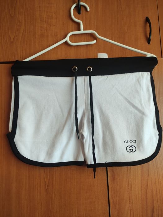 Vând pantaloni scurți damă