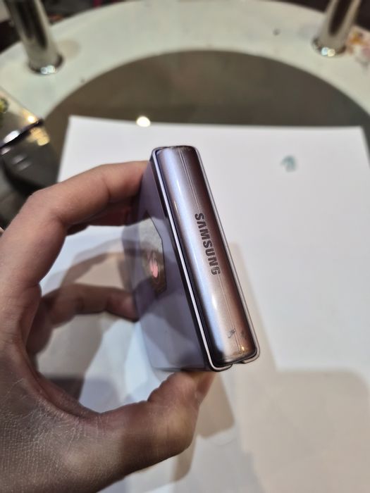 Samsung z flip 3 лилав