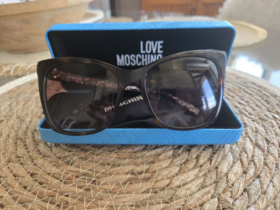 Moschino дамски слънчеви очила НОвИ
