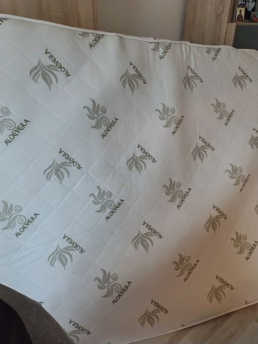 Vând saltea nouă, dimensiuni 190/160. Ofer transport la cerere.