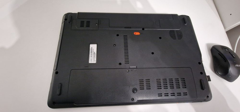 Laptop Acer E1-571G,  I3, gen 2, 8 gb Ram, 1 gb video, 110 gb ssd