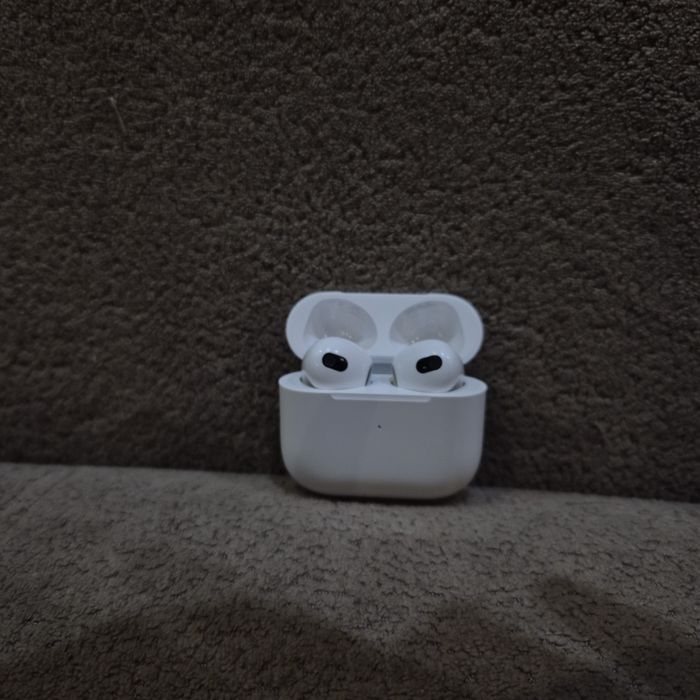 Наушники Apple AirPods 3 with Lightning Charging Case белый