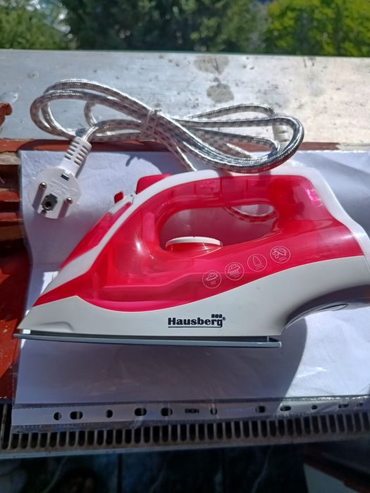 Fier de calcat Hausberg HB-7850GR, 1300W, talpa invelis ceramic, abur vertical, calcare uscata, autocuratare, pulverizare, rezervor 130ml,