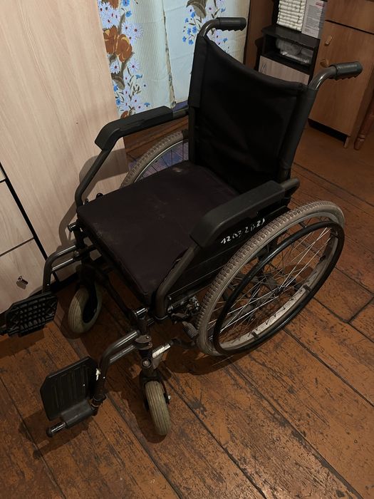 Продам инвалидную коляску