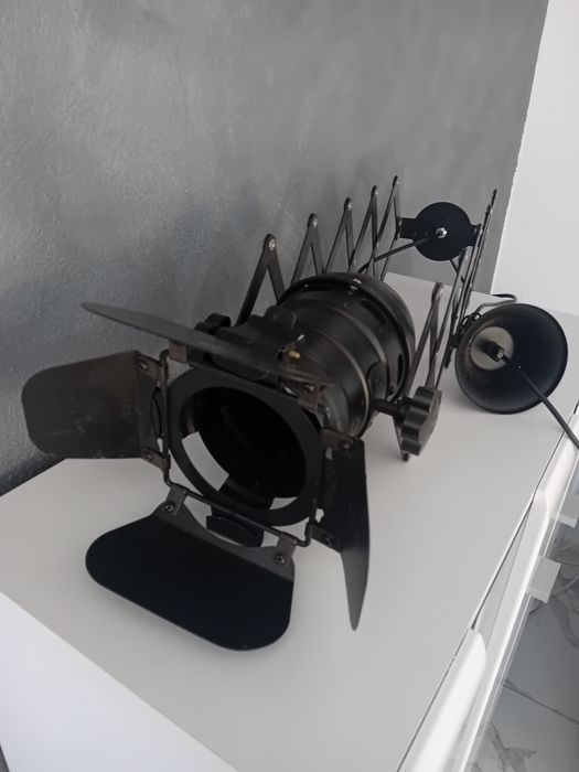 Plafoniera reflector metalica. Pret 200 lei fix