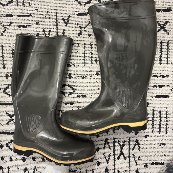 Резиновые сапоги новые