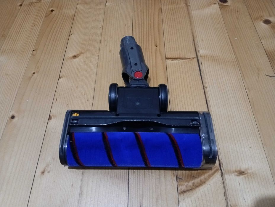 Продавам моторна четка с мек валяк за Dyson за модели от V7 до V15