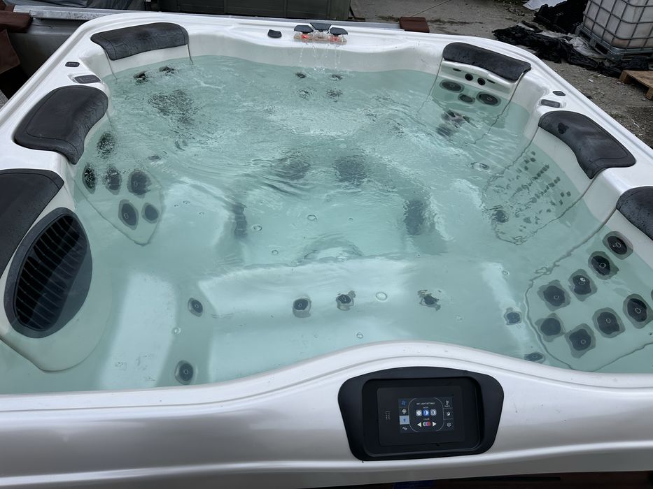 Джакузи   6 места всички екстри музикална система