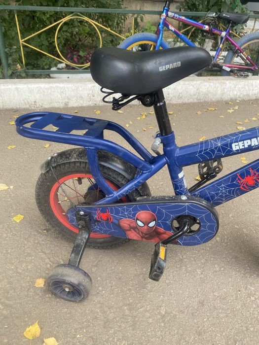 Продам велик детский для мальчика  2,3 года
