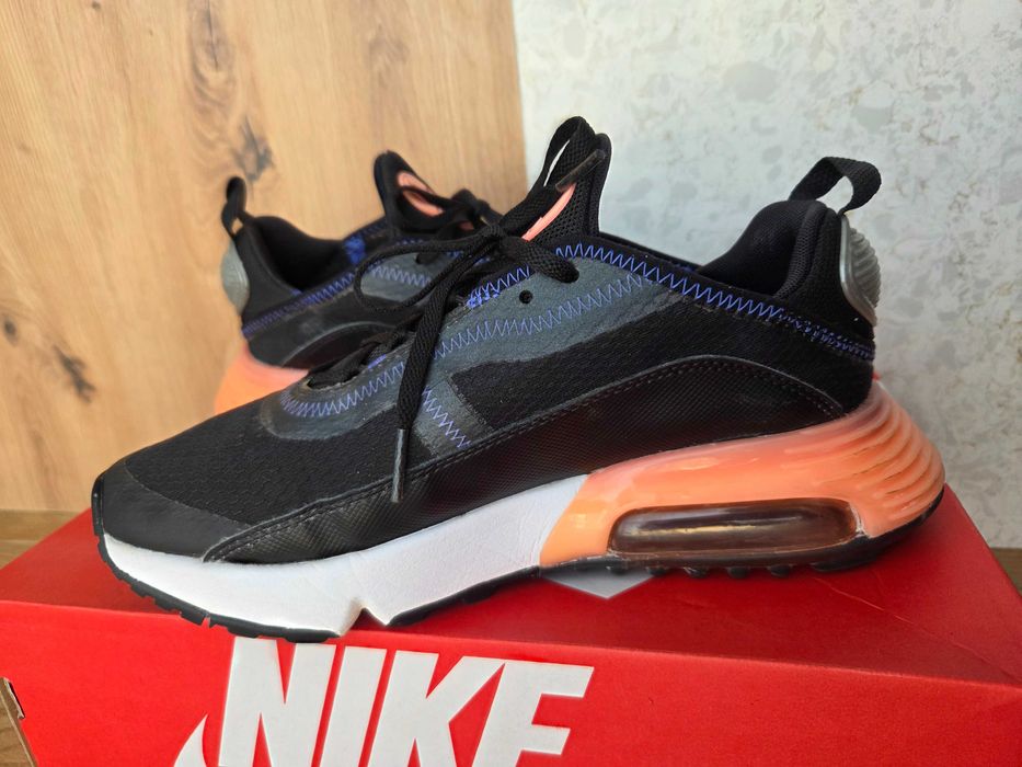 Nike Air Max 2090 в разцветка "Pure Platinum