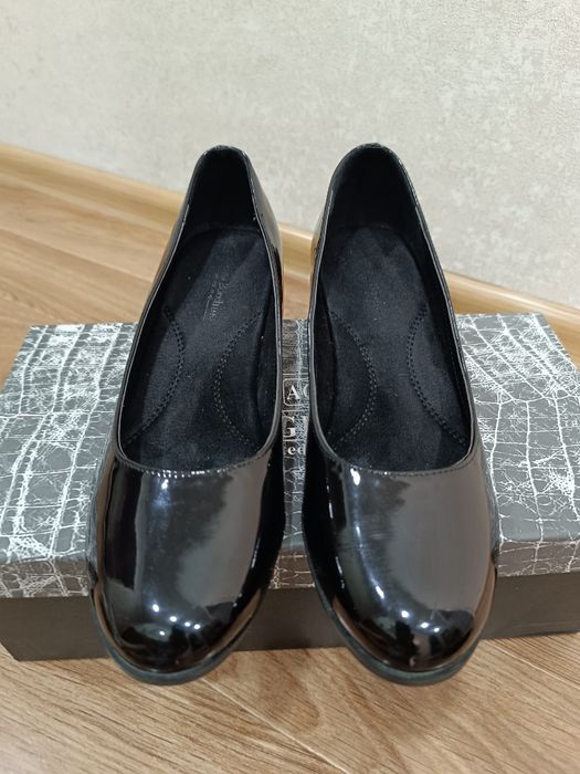 Лаковые туфли р38