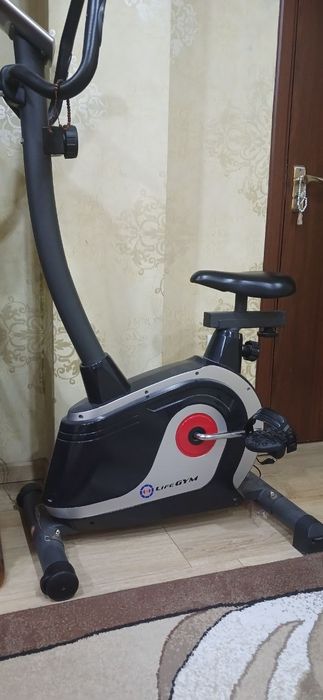 Тренажерный велосипед