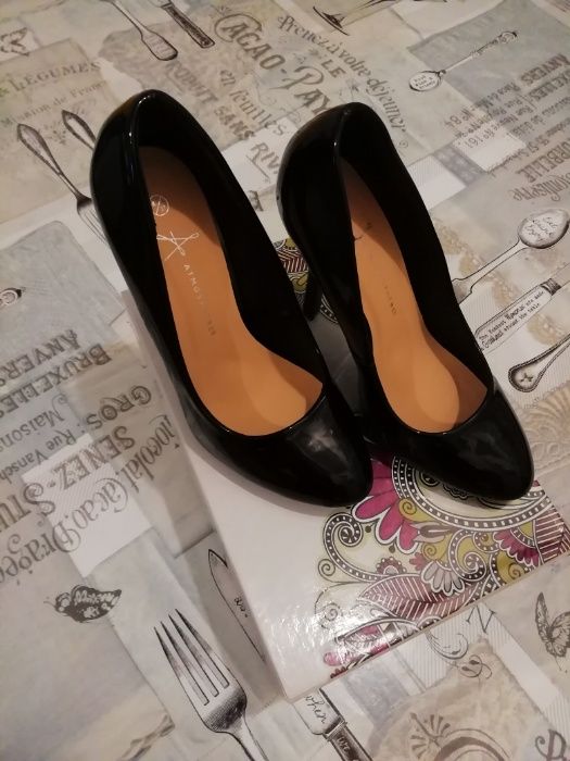 Нови лачени обувки Atmosphere