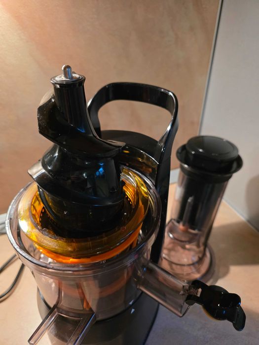 Сокoизстисквачка Fridja f1900 Whole Fruit Juicer