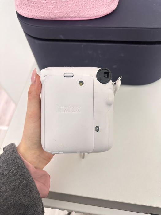Продам Фотоаппарат Instax 12 mini
