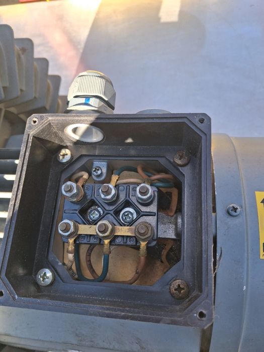 Vând suflanta de aier de 2.2kw