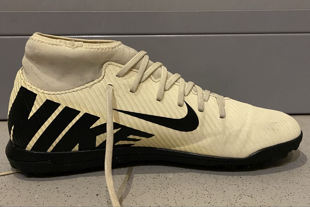 Футболни обувки Nike Mercurial