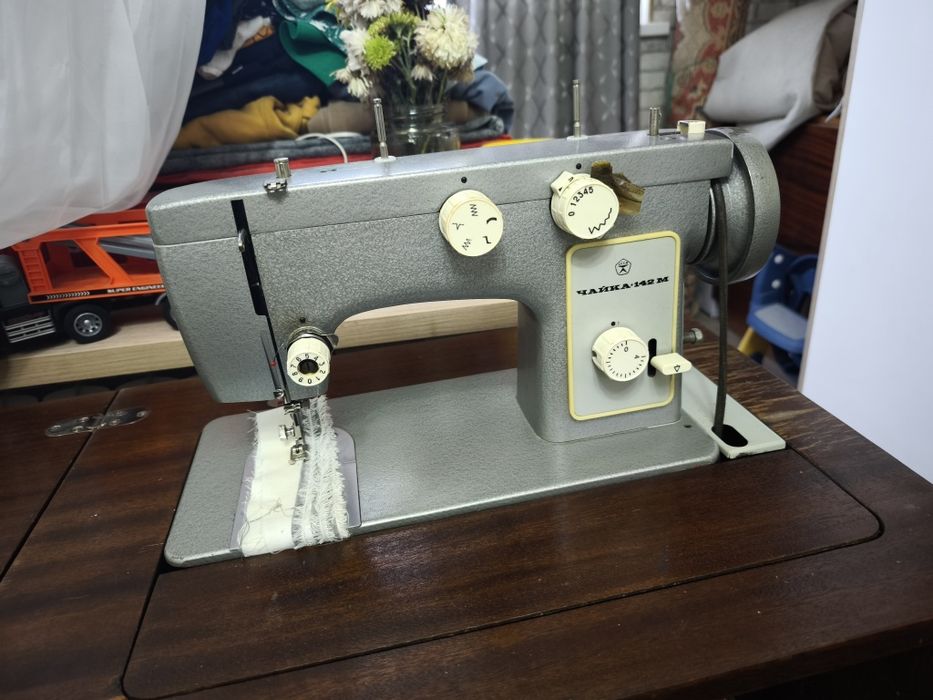 Швейная машинка Чайка
