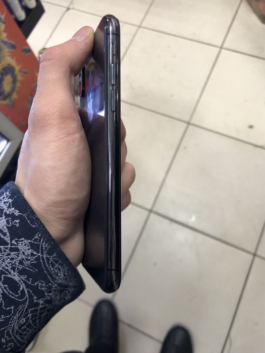 Iphone x srochna sotiladi