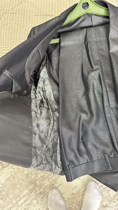 Продам мужской  костюм