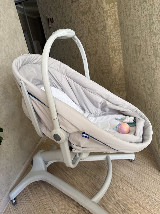 Chicco кроватка-стульчик + матрасик + простынь