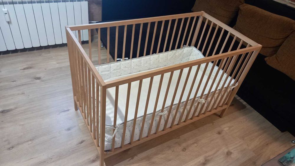 IKEA Креватче + матрак + протектор + обиколник