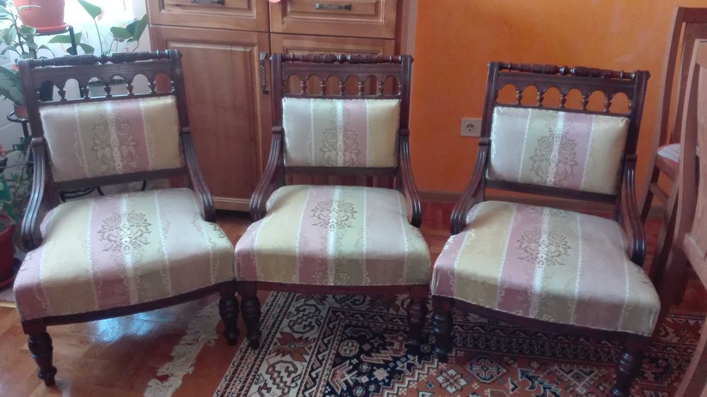 Стилни старинни холни столове