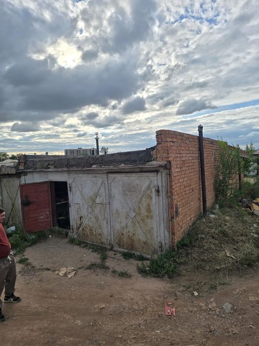 Продам два гаража на ветеранах.