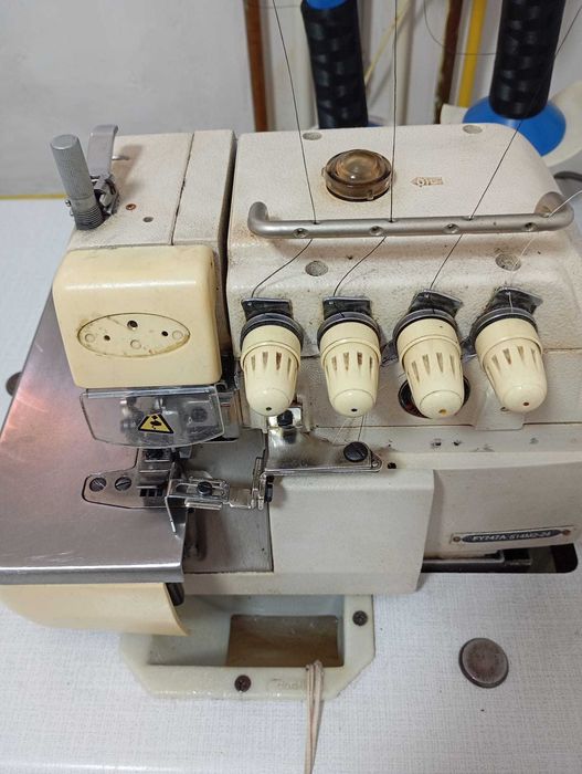 Mașină de cusut industrială