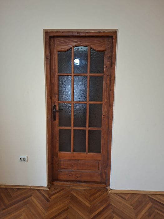 Vând uși lemn masiv