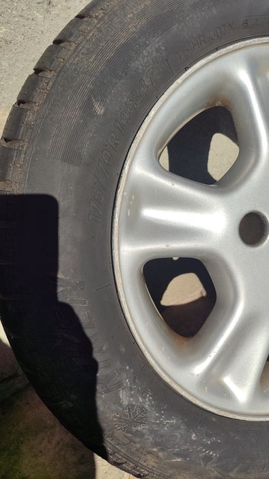Джанти за Пежо/Ситроен със зимни гуми 175/70/14 DOT 23