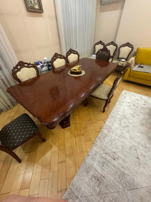 Стол для гостиной