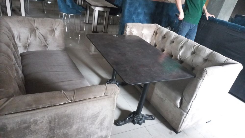 комплект, стол еки диваны менен сатылады