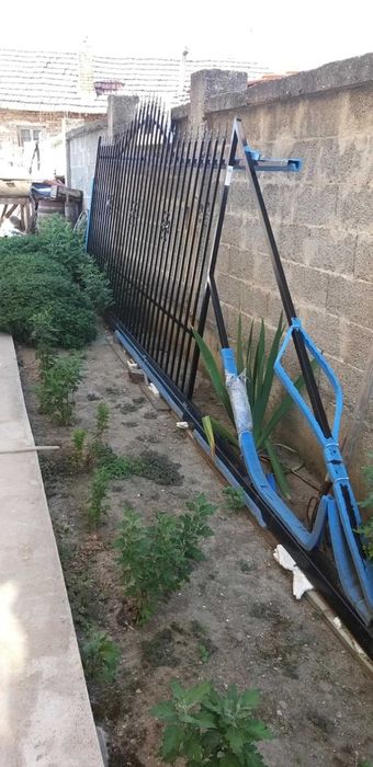 Плъзгаща оградна врата