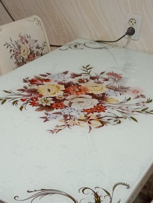 Кухонный стол и стулья