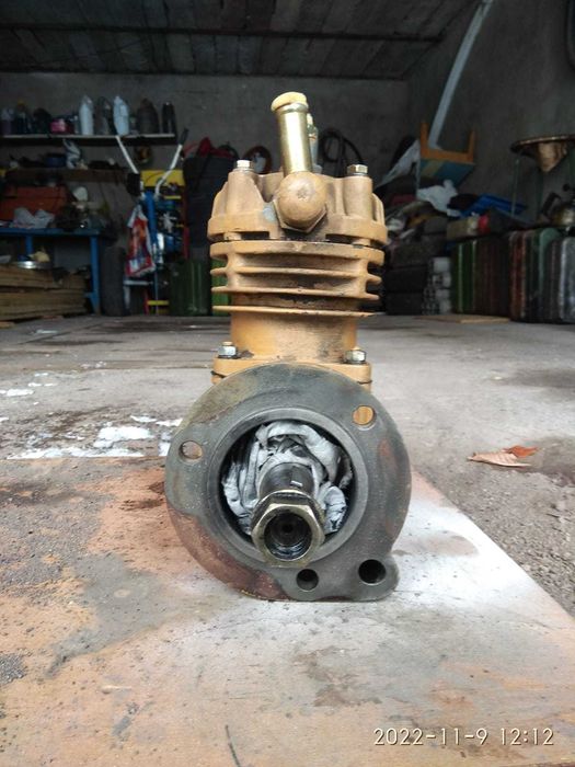 Компрессор на двухкубовый китайский погрузчик.