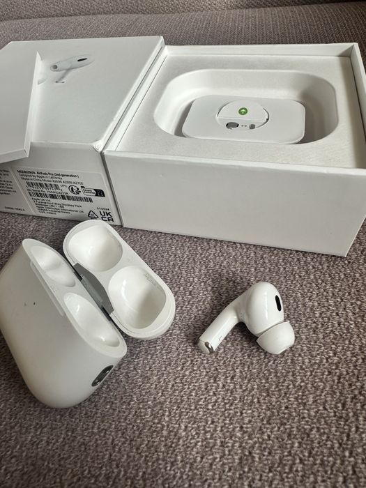 AirPods Pro (2nd gen) само лява слушалка и кейс (НЕ СЕ СДВОЯВАТ)