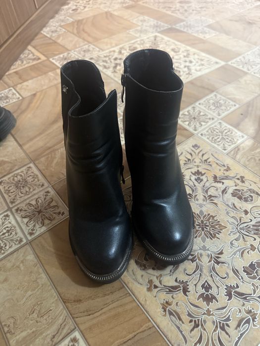 Продаю босоножки