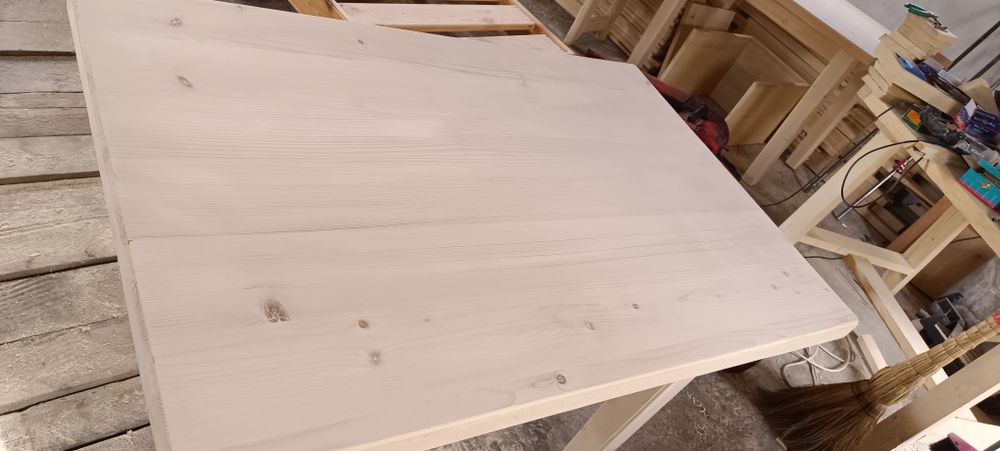 Продам стол деревянный